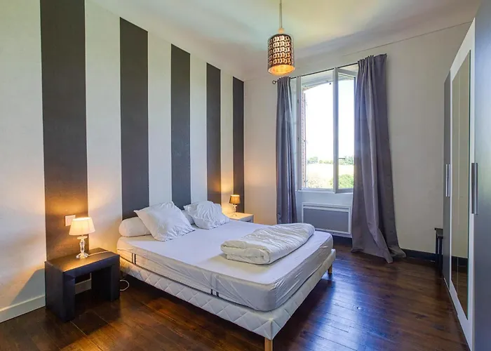 Le Chant Des Tournesols Piscine Chauffée Hébergement de vacances Montirat (Tarn)